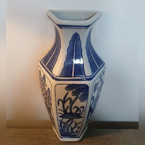 Vintage Blue & White Porcelain Wall Pocket Vase Asian Chinoiserie - Picture 5 of 15